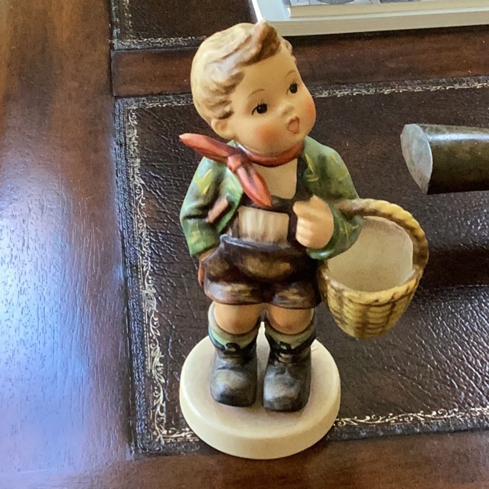 Vintage Hummel, Village boy